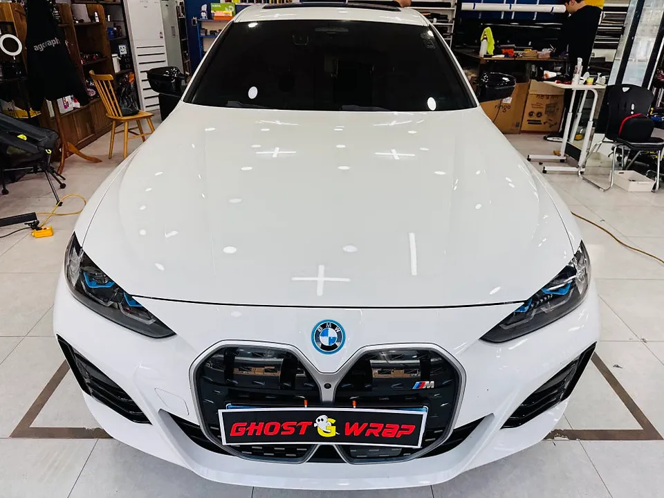 BMW i4 カーラッピング事例|費用目安・仕上がり 施工写真 3-2