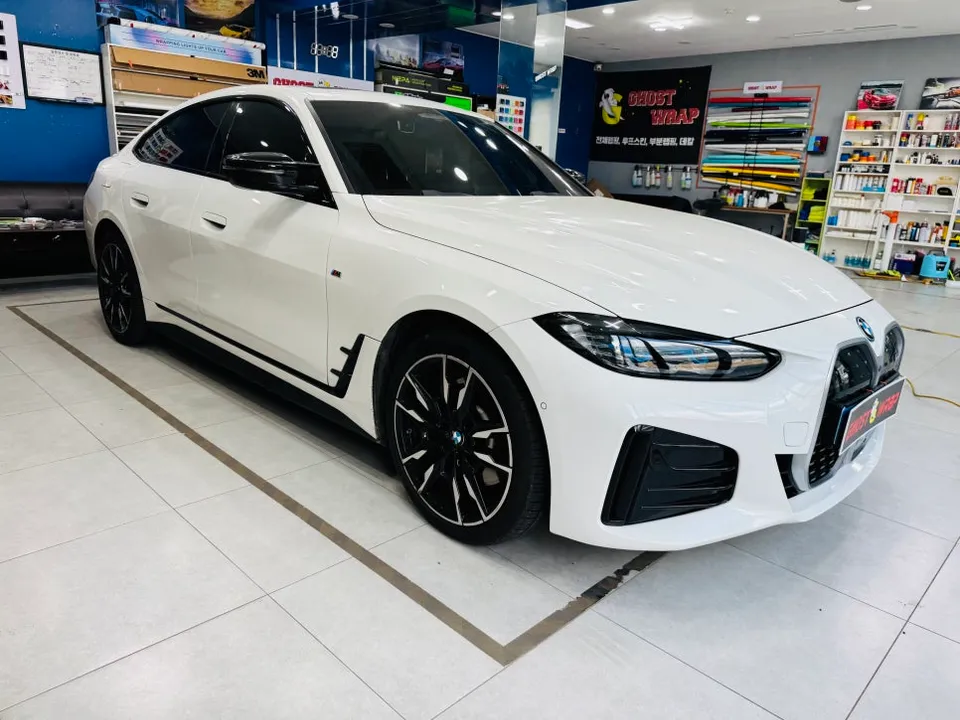 BMW i4 カーラッピング事例|費用目安・仕上がり 施工写真 3-3