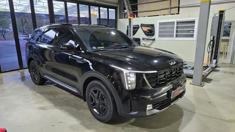 Kia Sorento MQ4 ambient lighting installation result