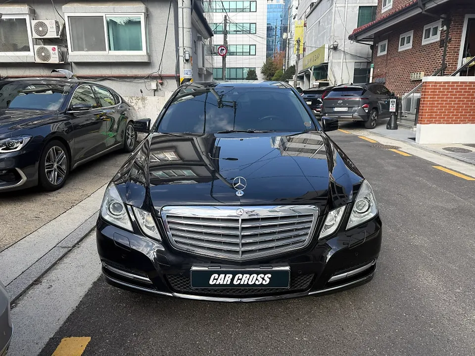 メルセデス・ベンツ Eクラス W212 カーラッピング事例｜費用目安・仕上がり 写真