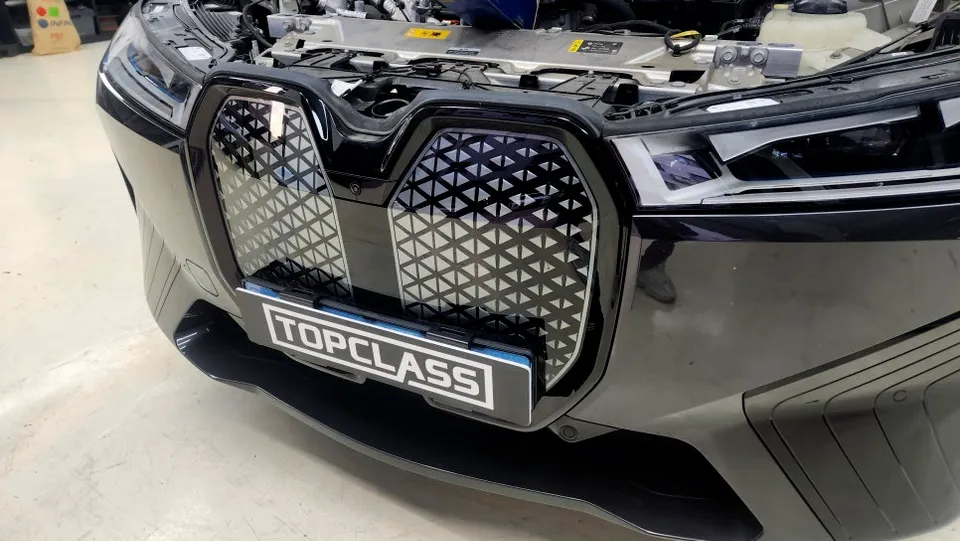 BMW iX body kit - BMW iX M70 Kidney Grille & Iconic Glow Upgrade Review photo 4