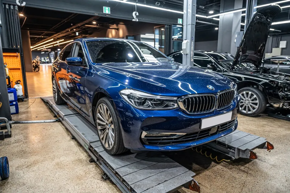 BMW 6 Series GT ambient lighting installation result