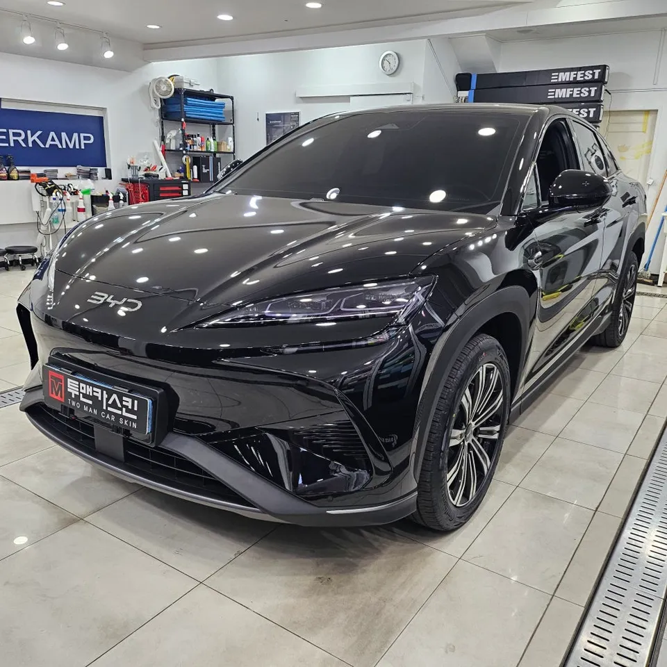 BYD Sealion 7のエンブレムラッピング事例｜費用目安・仕上がり 施工写真 1-2