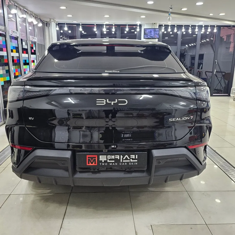 BYD Sealion 7のエンブレムラッピング事例｜費用目安・仕上がり 施工写真 2-2