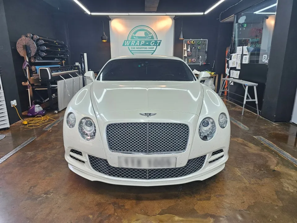 Bentley Bentleyのカーラッピング事例|費用目安・仕上がり 施工写真 2-1