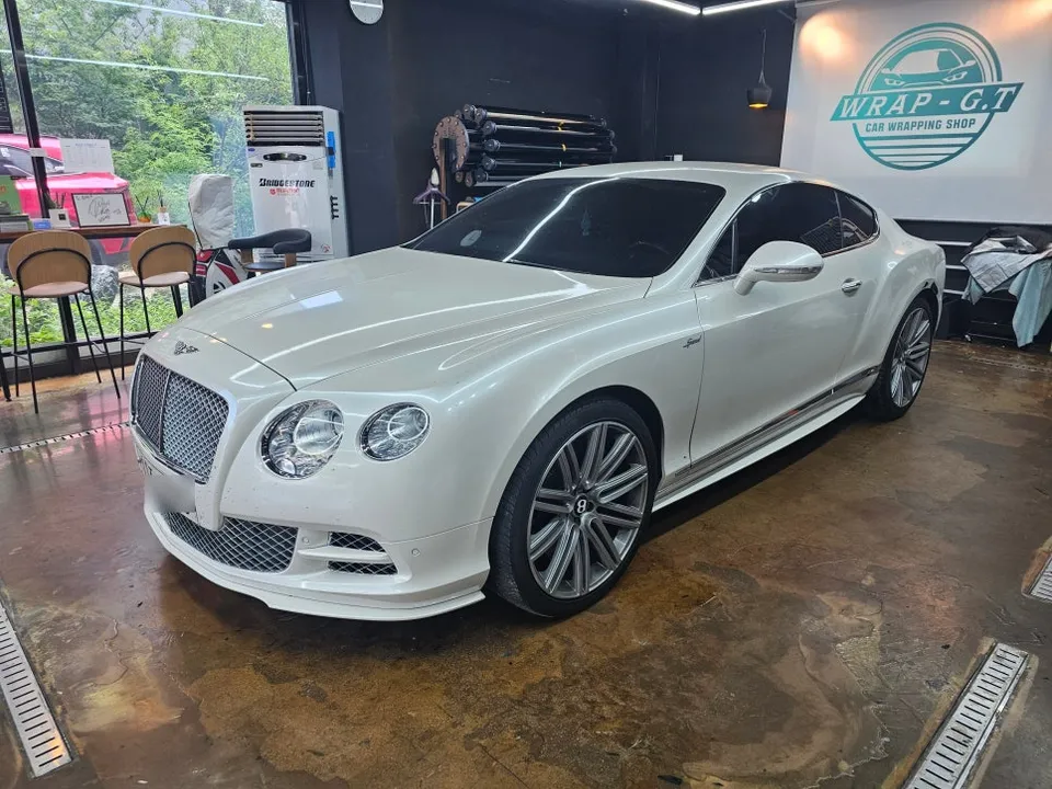 Bentley Bentleyのカーラッピング事例|費用目安・仕上がり 施工写真 3-1