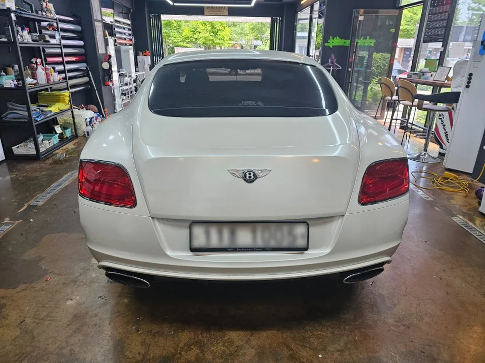 Bentley Bentleyのカーラッピング事例|費用目安・仕上がり 施工写真 2-2
