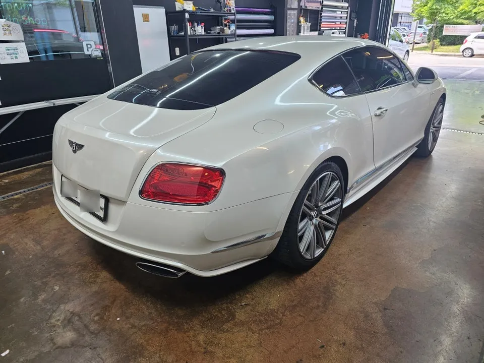 Bentley Bentleyのカーラッピング事例|費用目安・仕上がり 施工写真 3-2