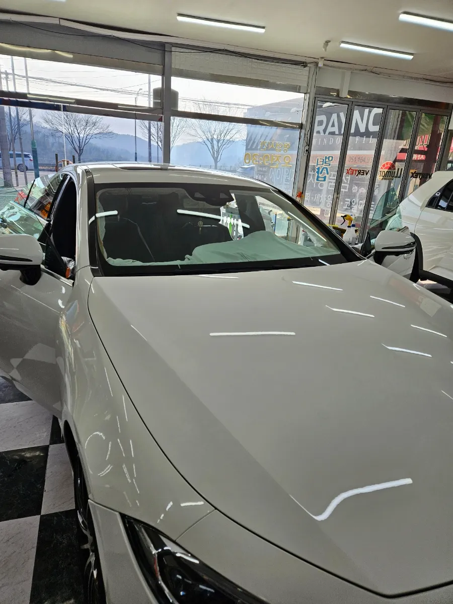 Mercedes-Benz CLSのカーフィルム施工事例 施工写真 3