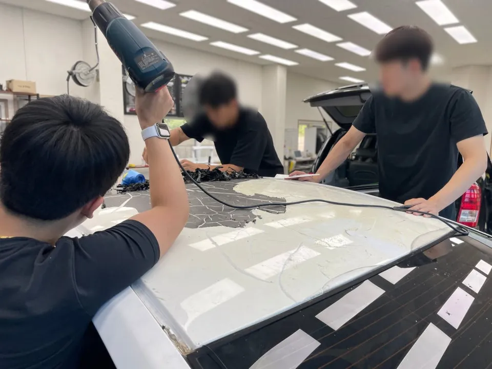 Hyundai Elantra vinyl wrap - Hyundai Elantra Vinyl Wrap Review: Skull Black PPF Results photo 3