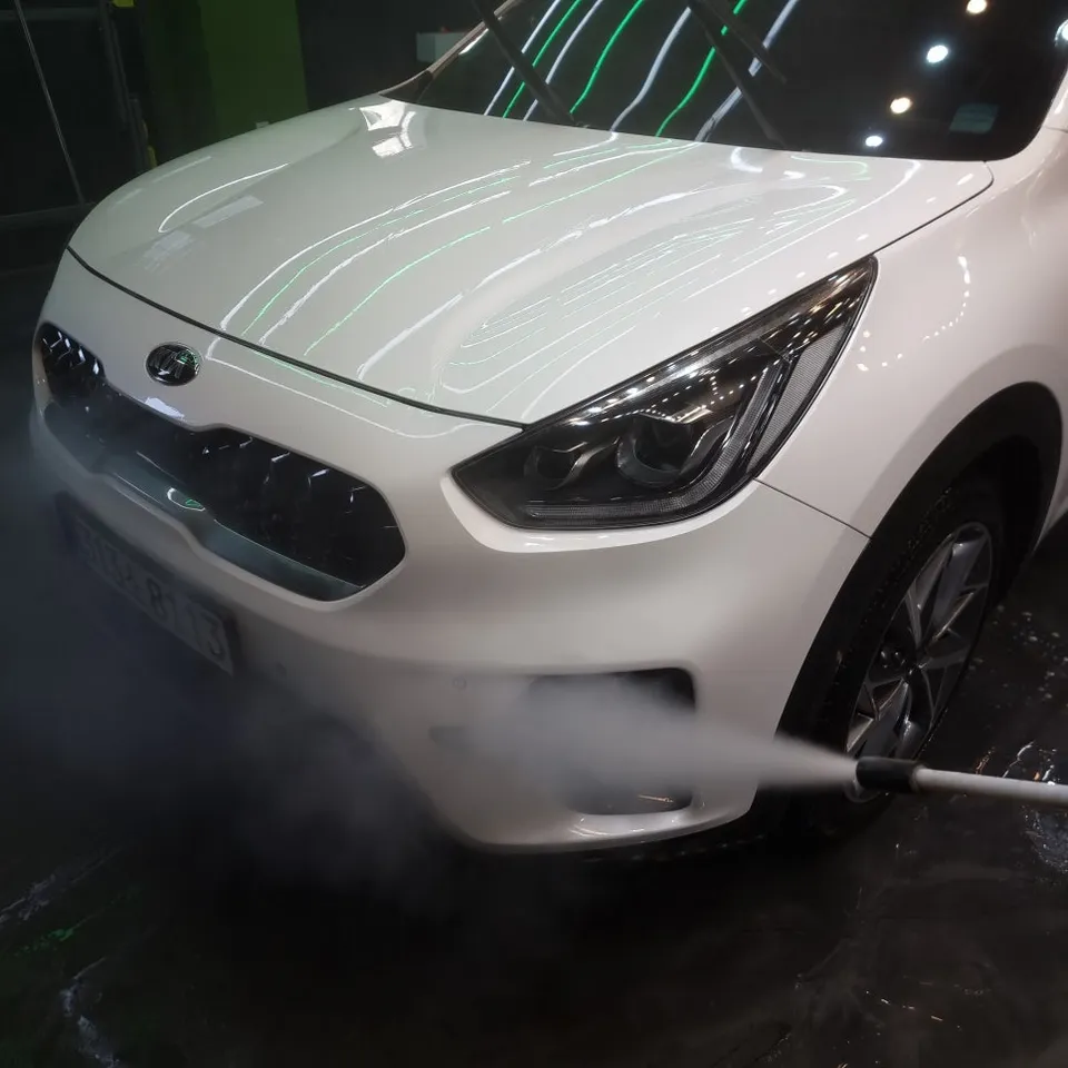 Kia Niroのガラスコーティング事例|費用目安と仕上がり 施工写真 3-1