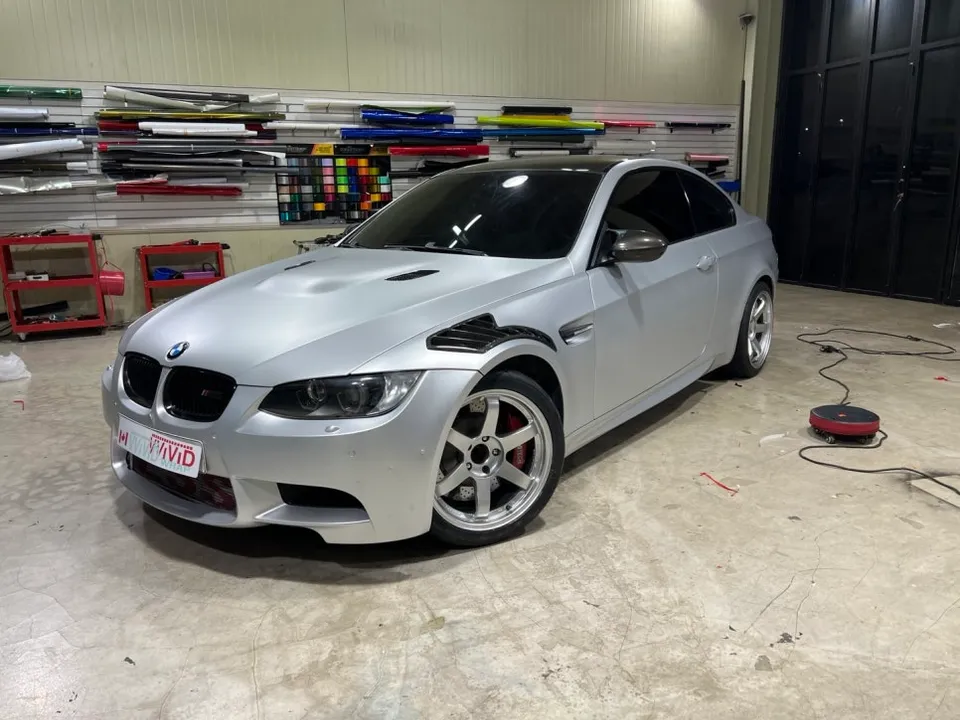BMW M3のカーラッピング事例|費用目安・仕上がり 施工写真 1-2