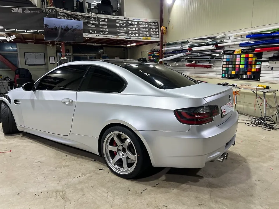 BMW M3のカーラッピング事例|費用目安・仕上がり 施工写真 3-2