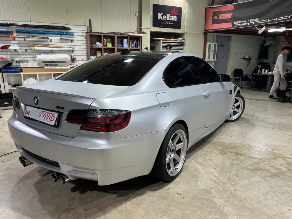 BMW M3のカーラッピング事例|費用目安・仕上がり 施工写真 1-3