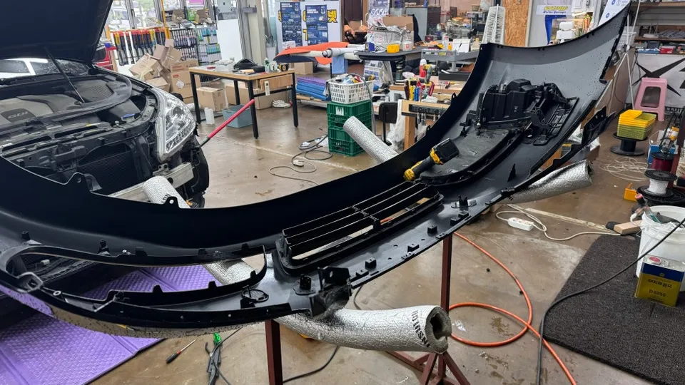 Hyundai Equus body repair - Hyundai Equus Bumper Repair & Painting Review photo 3