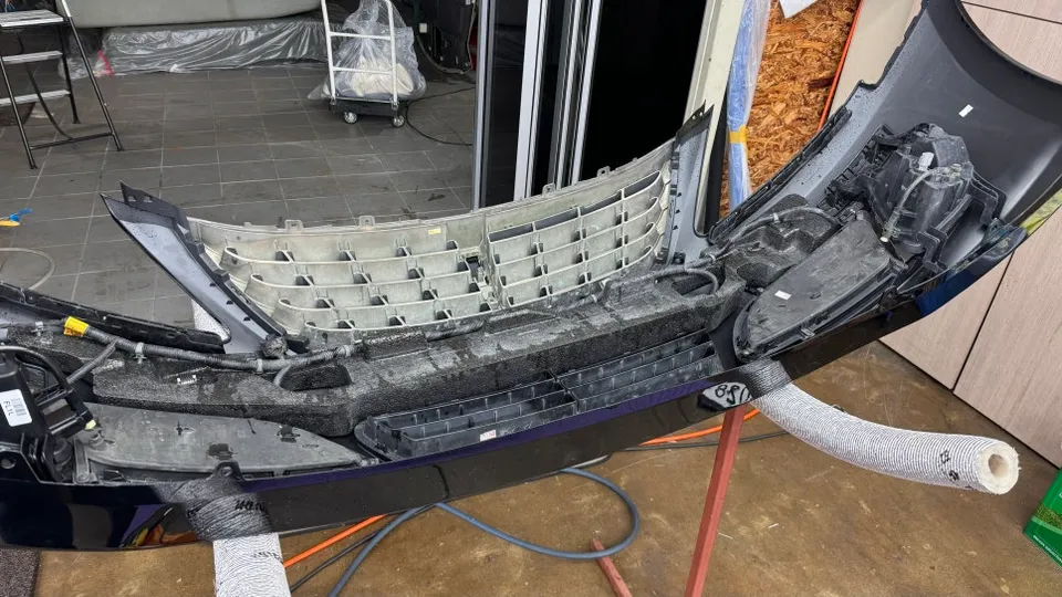 Hyundai Equus body repair - Hyundai Equus Bumper Repair & Painting Review photo 4