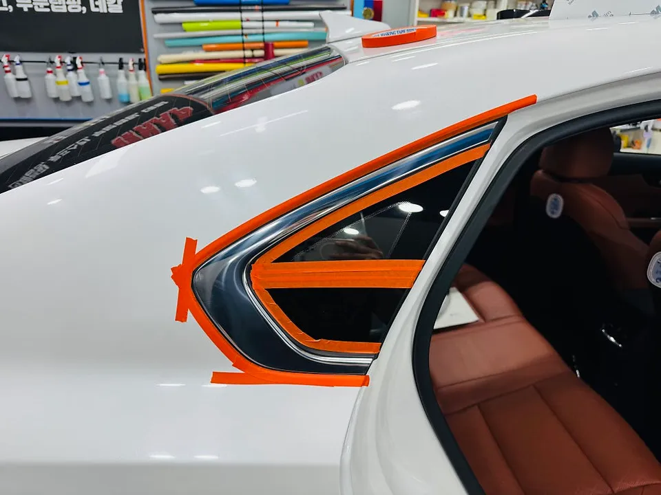 Kia K3のカーラッピング事例|クロームメッキをブラック化 施工写真 1-2