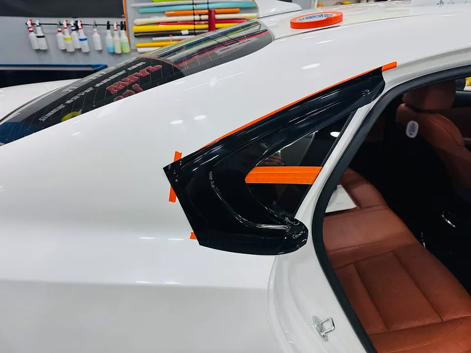Kia K3のカーラッピング事例|クロームメッキをブラック化 施工写真 2-2
