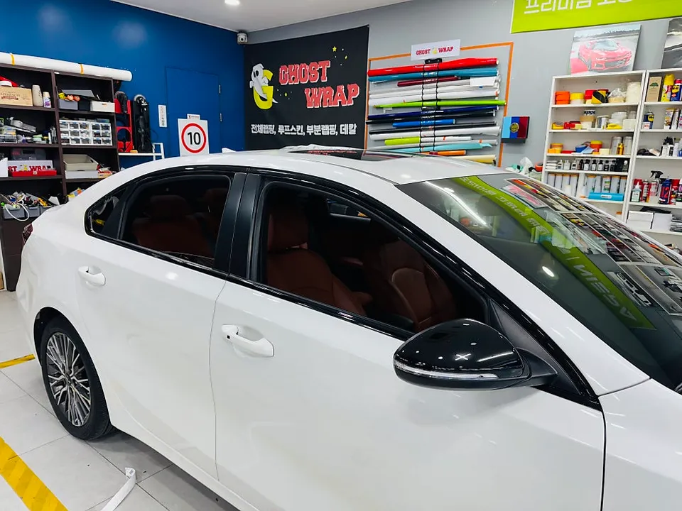 Kia K3のカーラッピング事例|クロームメッキをブラック化 施工写真 1-3
