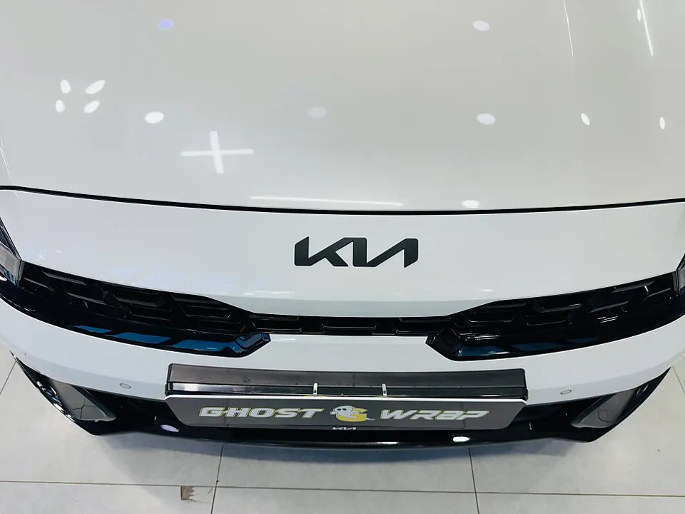 Kia K3のカーラッピング事例|クロームメッキをブラック化 施工写真 3-3
