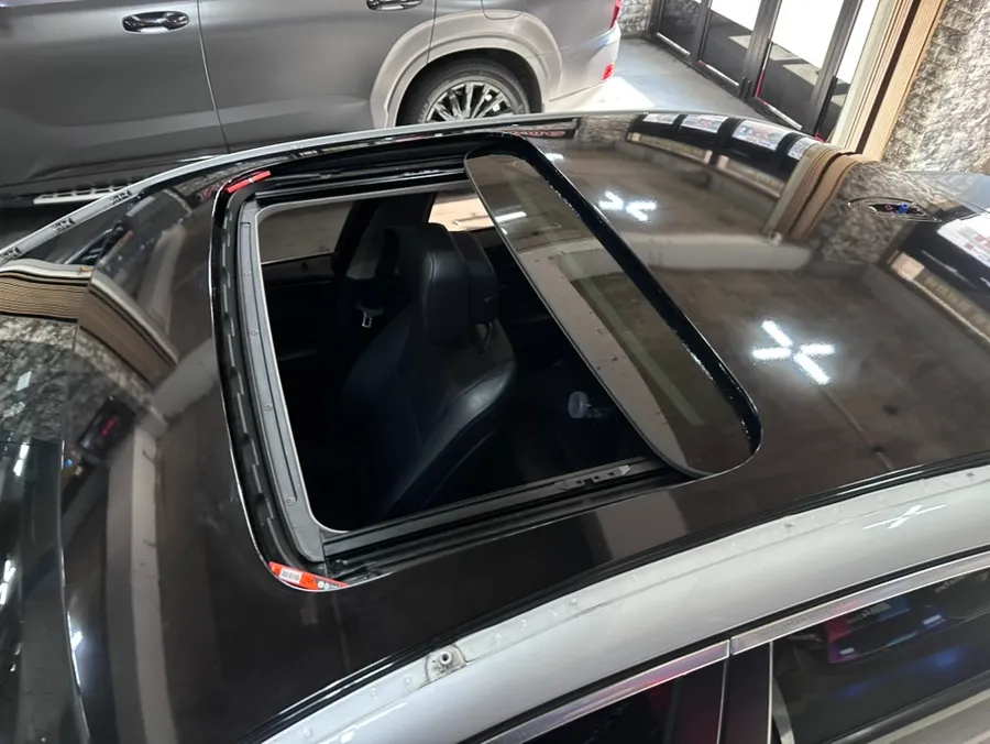 BMW 5 Seriesのカーラッピング事例|費用目安・仕上がり 施工写真 2-2