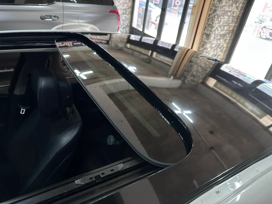 BMW 5 Seriesのカーラッピング事例|費用目安・仕上がり 施工写真 1-3