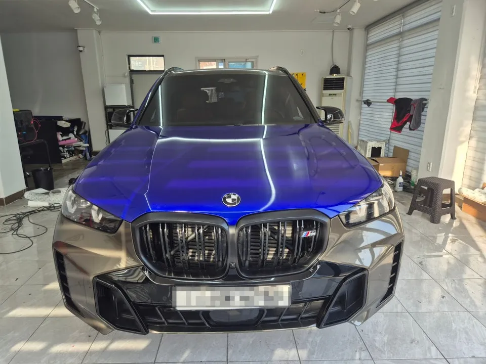 BMW X5のカーラッピング事例|ラズベリーブルーへの変身 施工写真 1-3