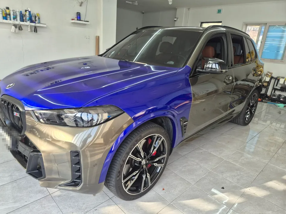 BMW X5のカーラッピング事例|ラズベリーブルーへの変身 施工写真 3-3