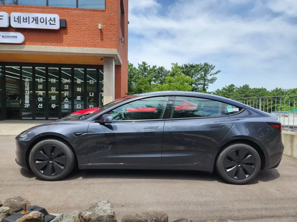 Tesla Model 3 PPF施工事例｜費用目安と仕上がり 施工写真 2-1