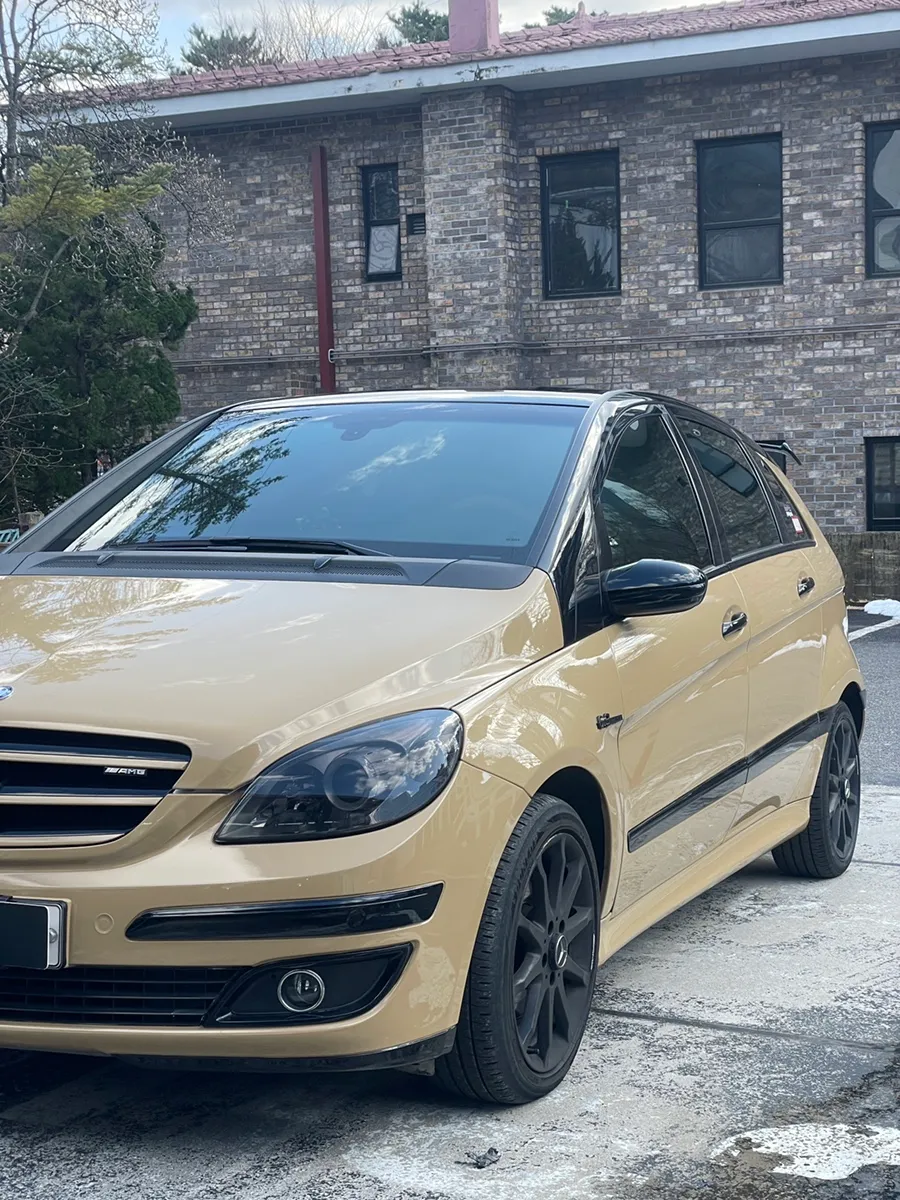 Mercedes-Benz B-Classのカーラッピング事例|費用目安・仕上がり 施工写真 1-3