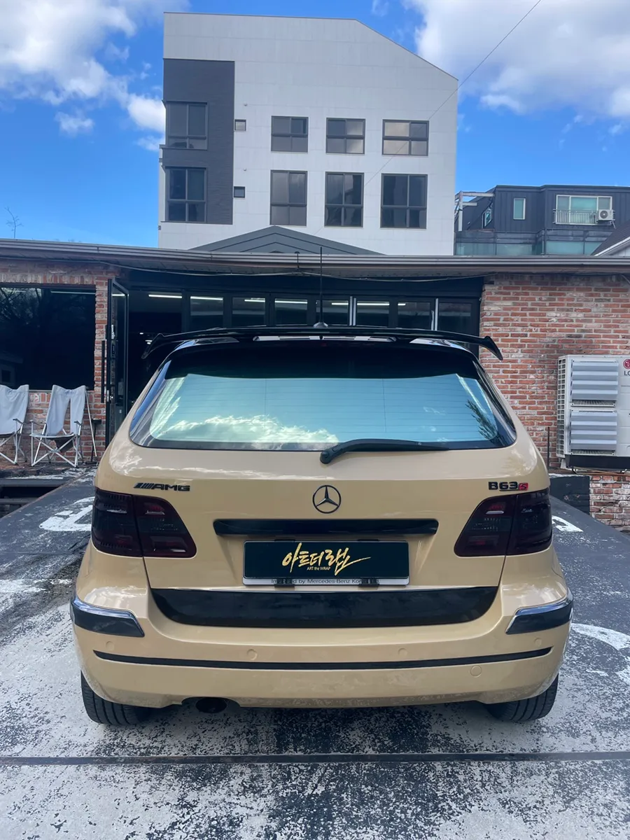 Mercedes-Benz B-Classのカーラッピング事例|費用目安・仕上がり 施工写真 3-3