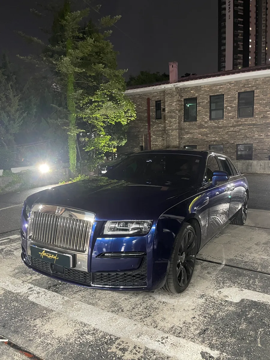 Rolls-Royce Ghostのカーラッピング事例|高級感あるダークネイビー 施工写真 1-3