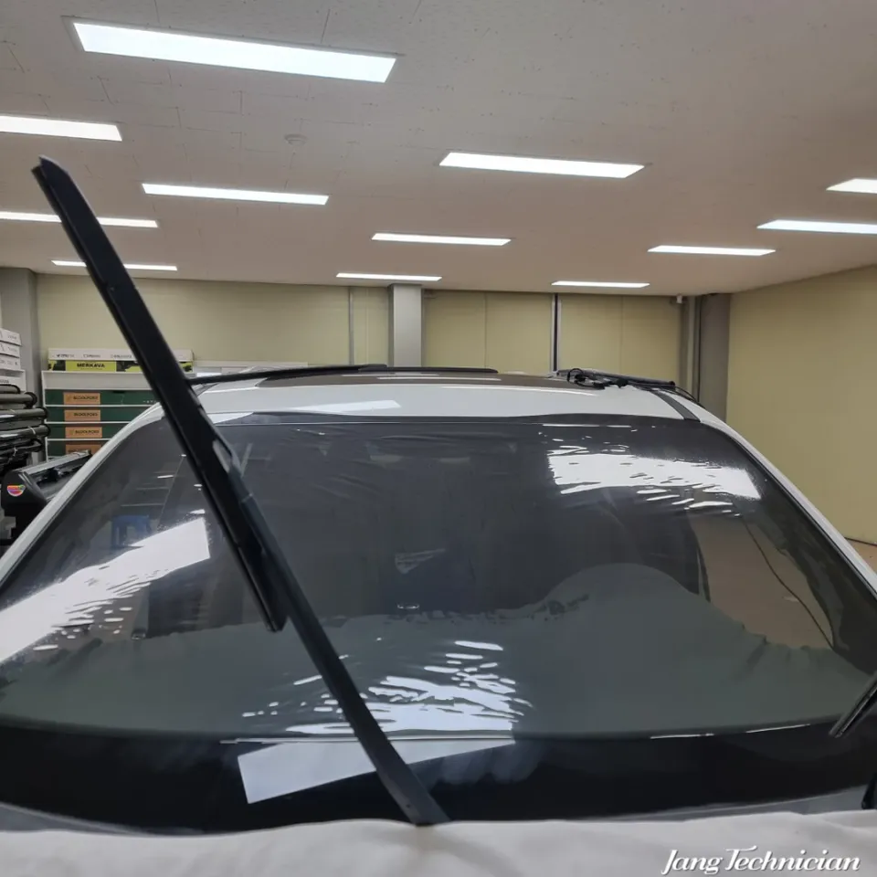 Kia Carnivalのカーフィルム施工事例|費用目安・仕上がり 施工写真 1-2