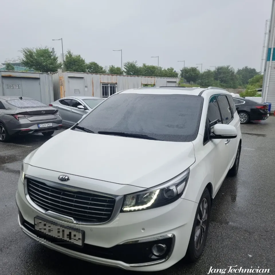 Kia Carnivalのカーフィルム施工事例|費用目安・仕上がり 施工写真 2-2