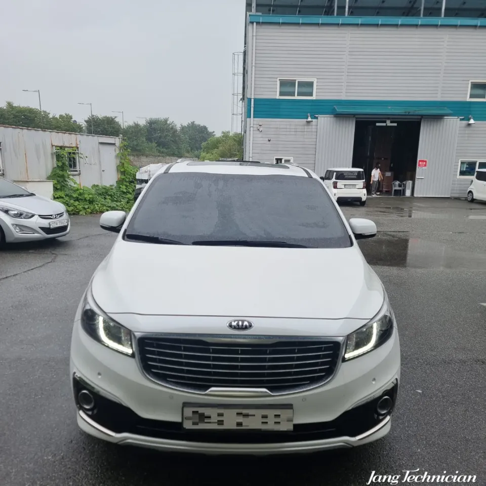 Kia Carnivalのカーフィルム施工事例|費用目安・仕上がり 施工写真 3-2