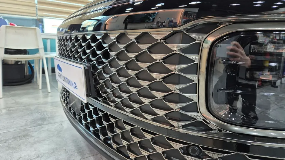Hyundai Grandeur GN7のカーラッピング事例 施工写真 4-2
