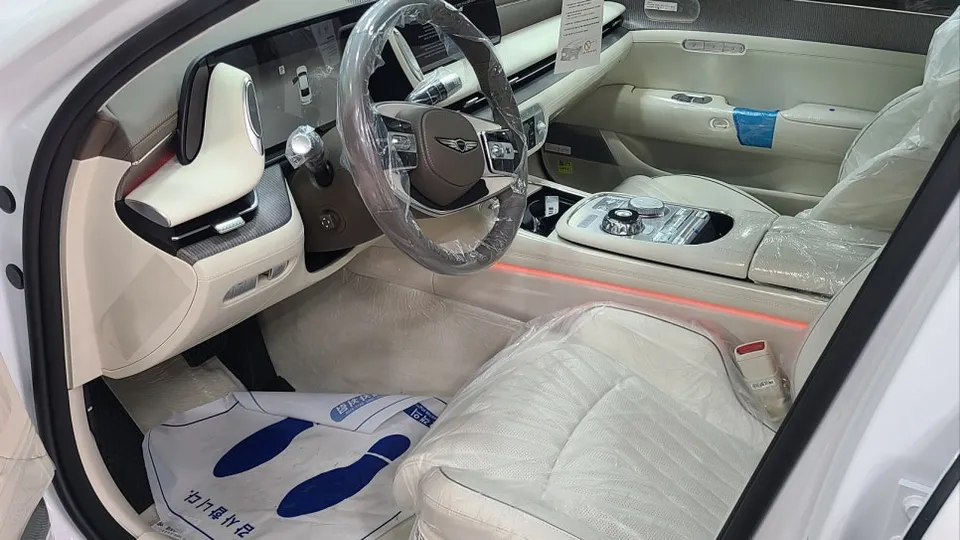 Genesis G90のドライブレコーダー取付事例 施工写真 1-2