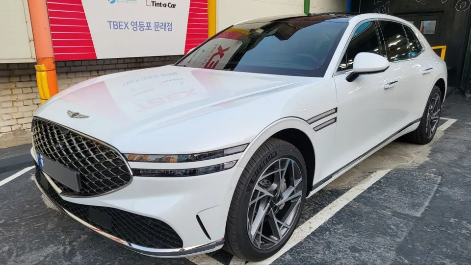 Genesis G90のドライブレコーダー取付事例 施工写真 3-2