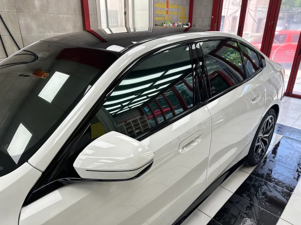 BMW 5 Series G60のカーフィルム施工事例|費用目安・仕上がり 施工写真 4-1