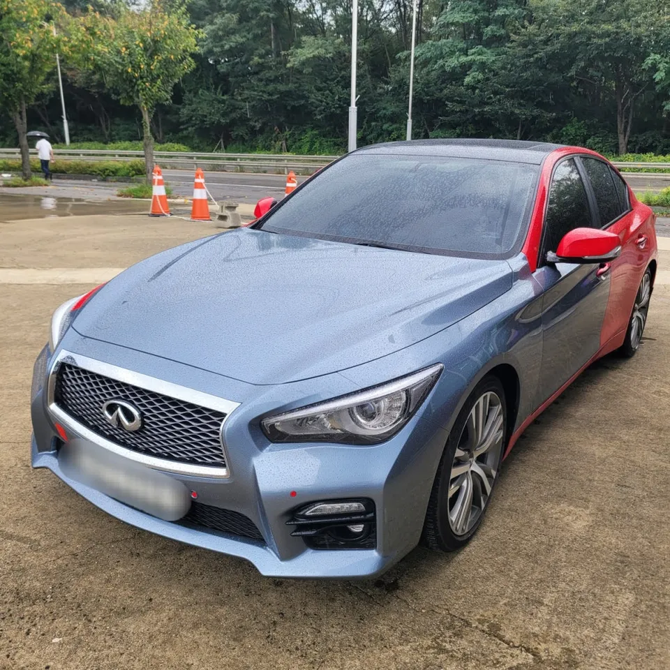 Infiniti Q50のカーラッピング再施工事例｜費用目安・仕上がり 写真