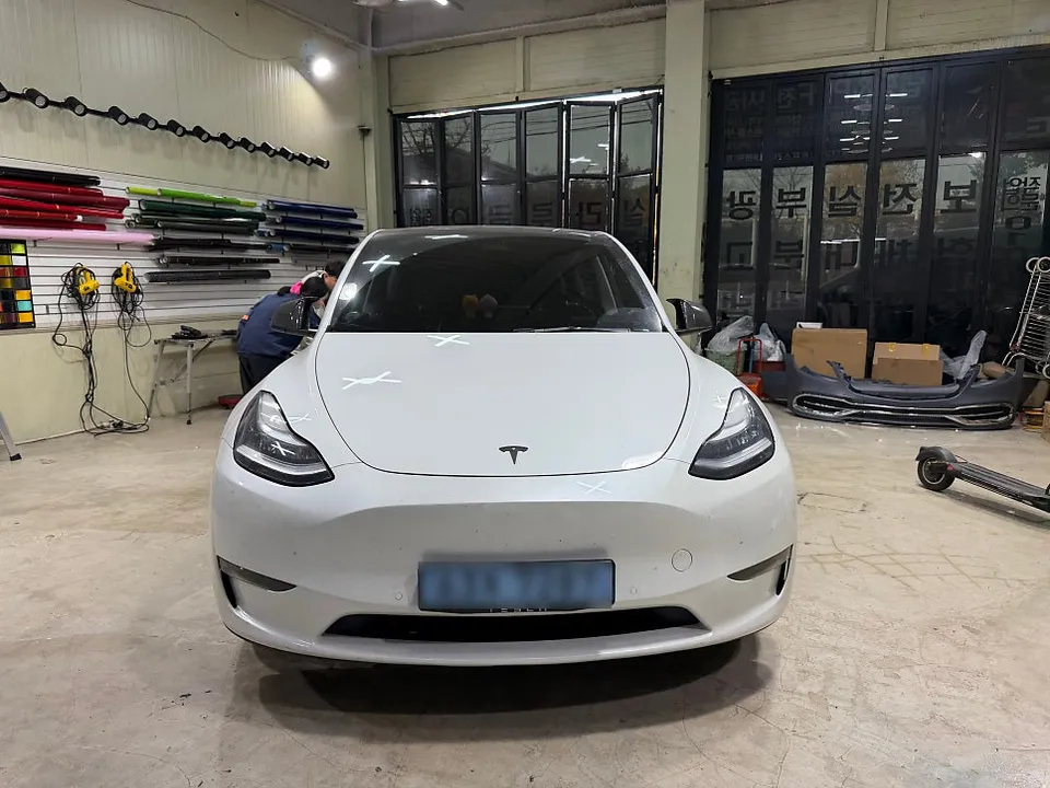 Tesla Model Yのカーラッピング事例｜費用目安・仕上がり 写真