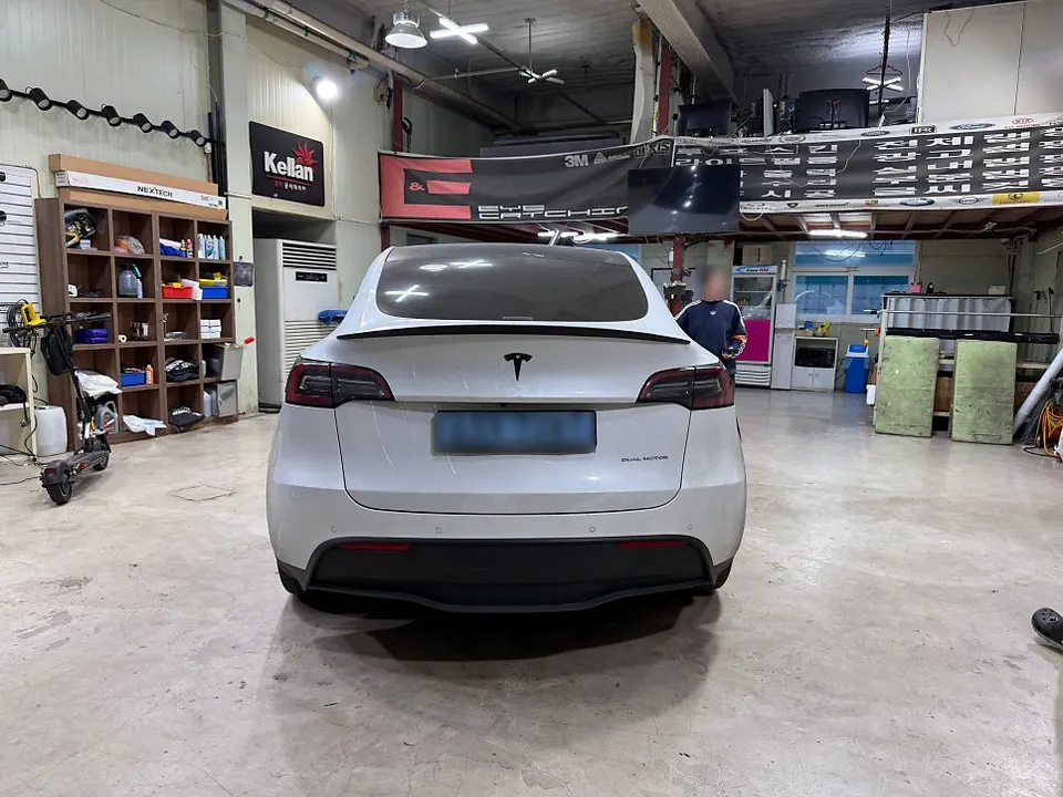 Tesla Model Yのカーラッピング事例｜費用目安・仕上がり 施工写真 1-1