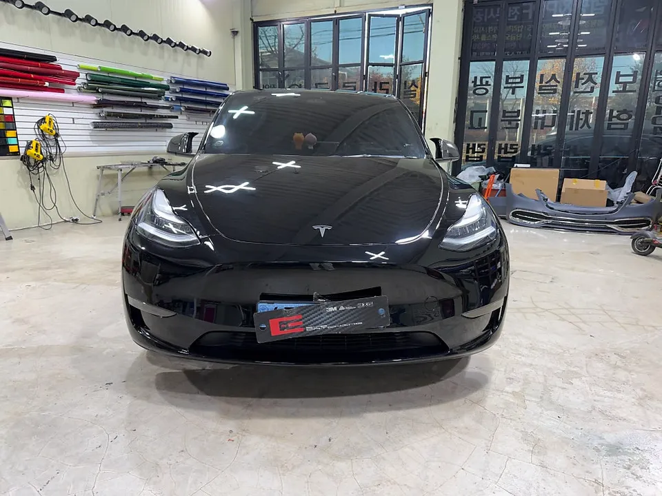 Tesla Model Yのカーラッピング事例｜費用目安・仕上がり 施工写真 2-1