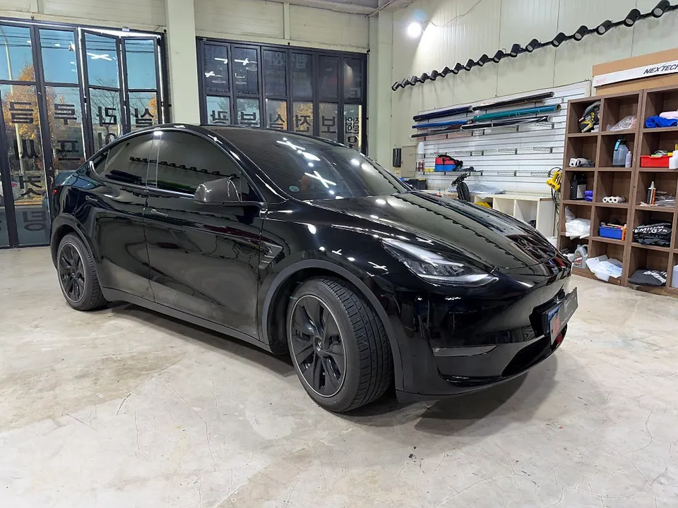 Tesla Model Yのカーラッピング事例｜費用目安・仕上がり 施工写真 2-2