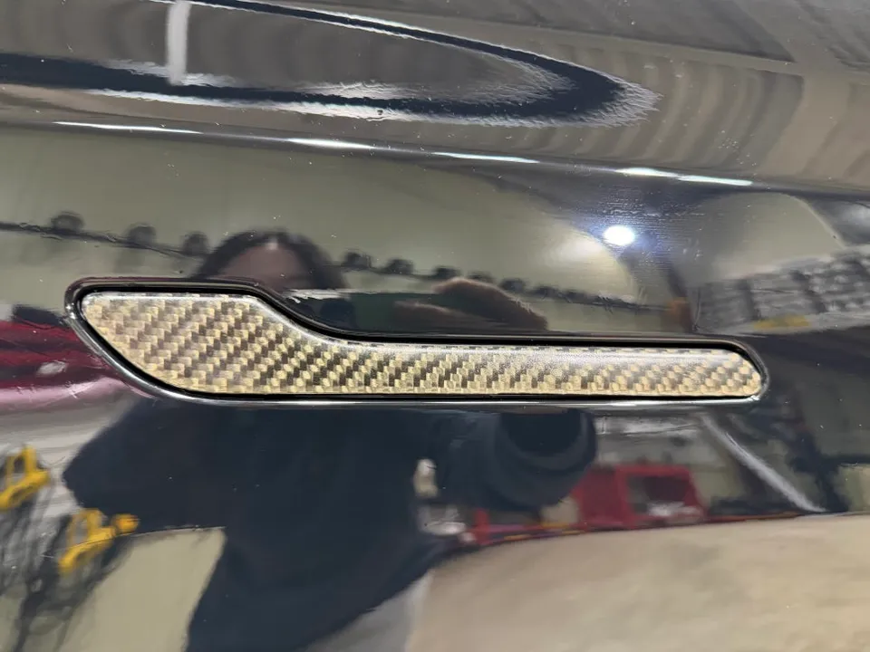 Tesla Model Yのカーラッピング事例｜費用目安・仕上がり 施工写真 3-3