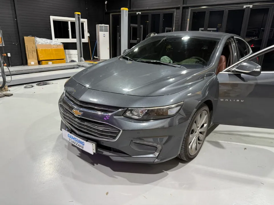 Chevrolet Malibu Ambient Lighting Review — Enhanced Interior Mood photo 2