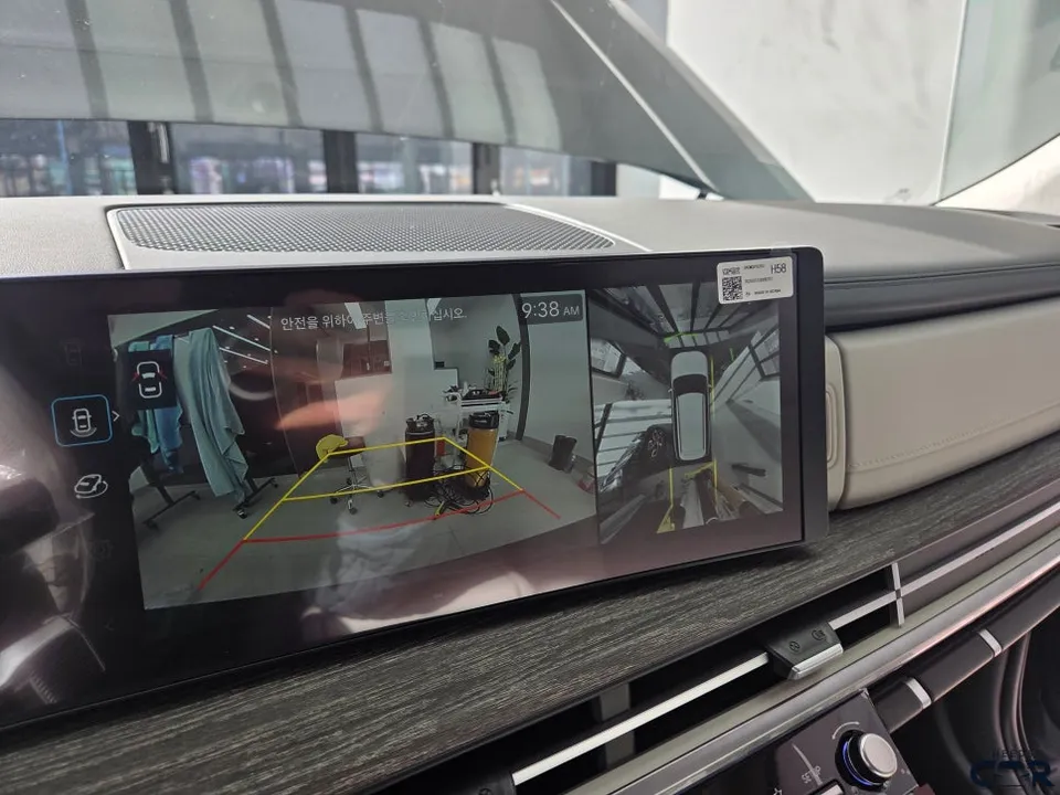 Hyundai Santa Feのカーフィルム施工事例｜明るい濃度での仕上がり 施工写真 2-3