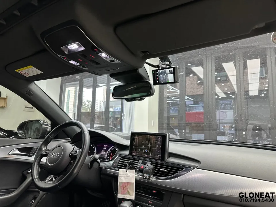 Audi A6のドライブレコーダー取付事例 施工写真 6