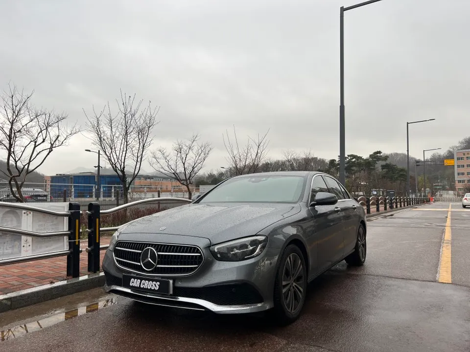 Mercedes-Benz E-Class W213のカーラッピング事例 写真