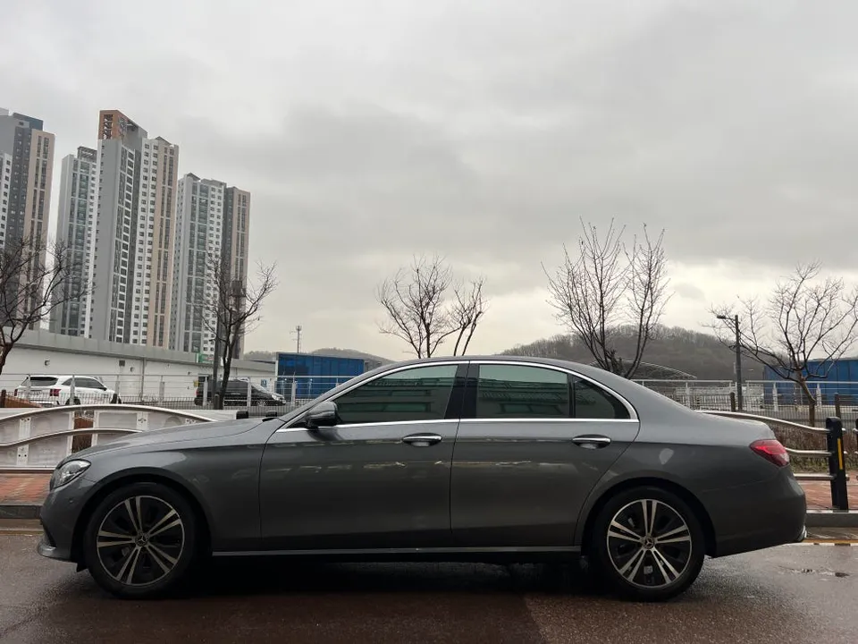 Mercedes-Benz E-Class W213のカーラッピング事例 施工写真 2